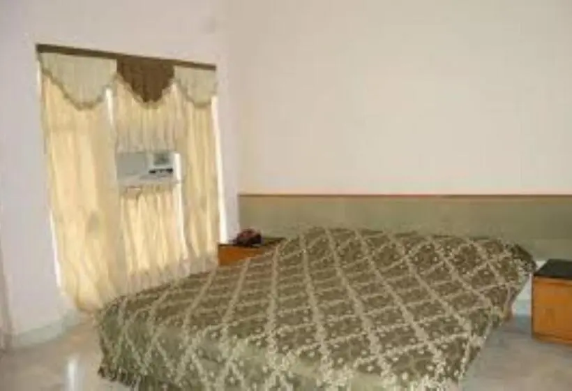 Basic Kolmen Hengen Huone, Sambodhi International, Madhya Pradesh