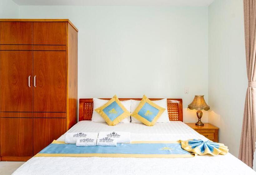 استودیوی لوکس, Tnh Hotel Vung Tau