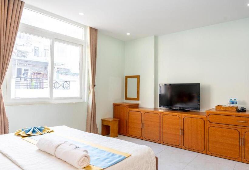 استودیوی لوکس, Tnh Hotel Vung Tau