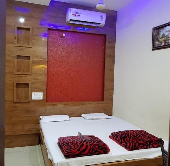 标准间, New Hotel Shree Radha Krishna Palace, Maheshwar