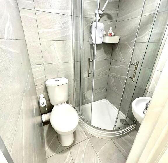 标准间, Greenford Stays