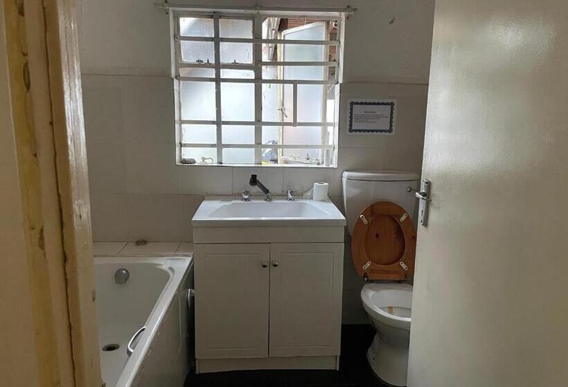 スタンダードルーム, Greyhouse