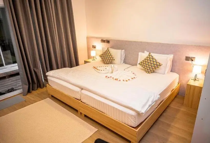 اتاق لوکس خانوادگی, Holiday Crib