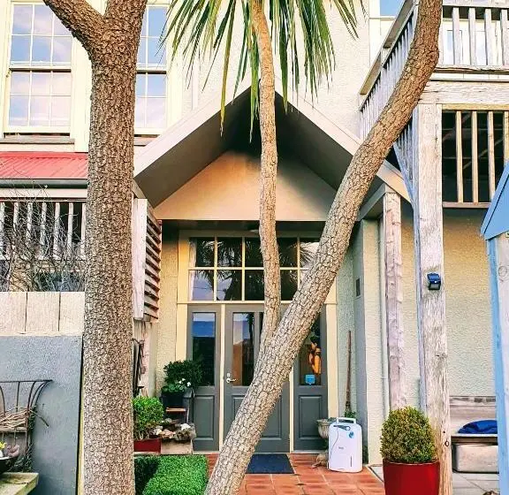 Huoneisto 1 Makuuhuone Puutarhanäkymä, La Riviera Guesthouse