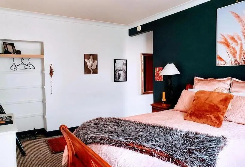 Huoneisto 1 Makuuhuone Puutarhanäkymä, La Riviera Guesthouse
