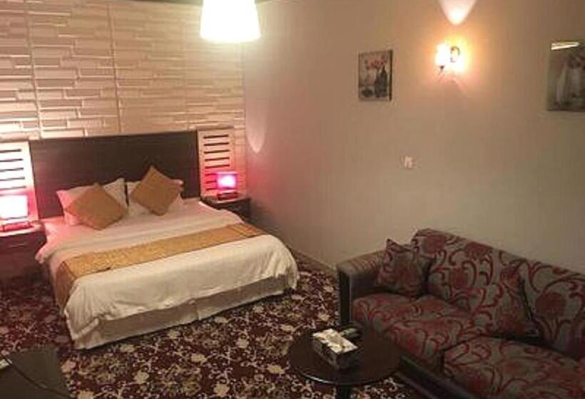 Superior Szoba King Size Bed, البندقية للأجنحة الفندقية بريدة Bq Hotel Suites