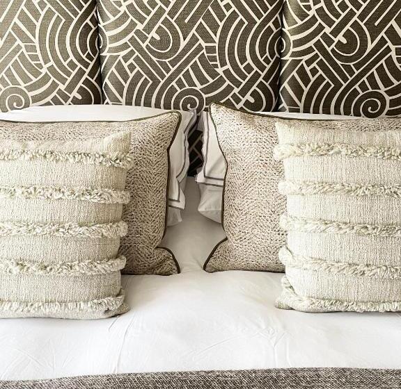 غرفة ديلوكس سرير كينج, The Red Lion