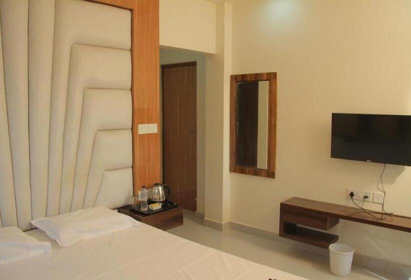 חדר משפחתי, Bishnupur River Side Resort