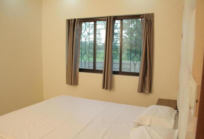 חדר משפחתי, Bishnupur River Side Resort