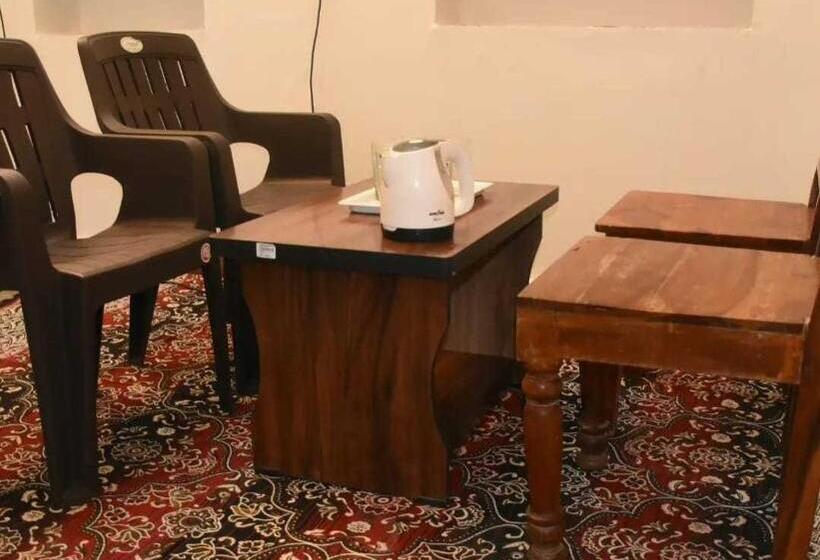 三人经典房间, Oyo 8201 Blg Villa Guest House