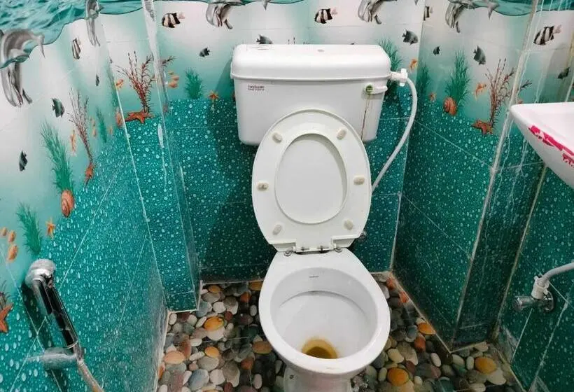 トリプルクラシックルーム, Oyo Gaurav Restaurant And Party Zone