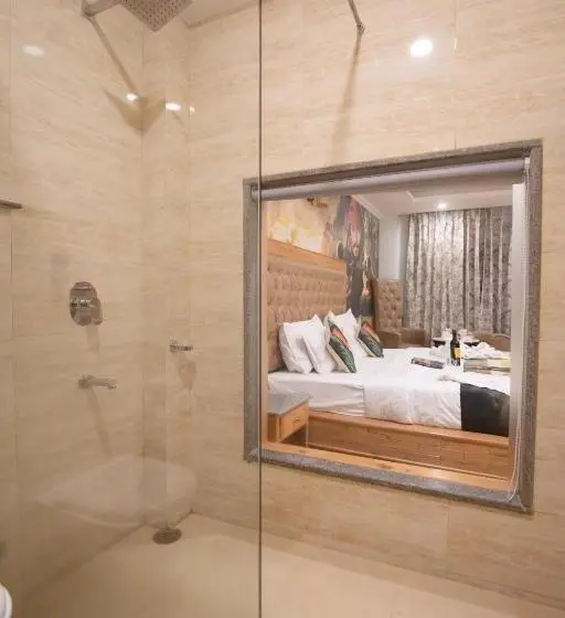 اتاق سوپریور با تخت بزرگ, Pirates Resort Centeral Heated Rooms With Mountain View & Swimming Pool #couple Friendly #peaceful A