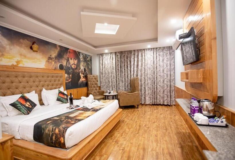 غرفة سوبيريور سرير كينج, Pirates Resort Centeral Heated Best Luxury Hotels In Manali With Mountain View Gaming Zone Swimming