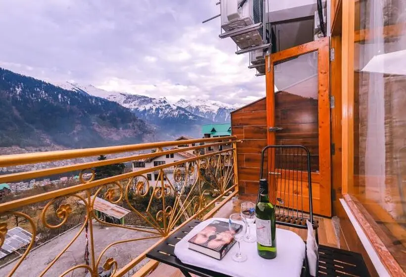 اتاق سوپریور با تخت بزرگ, Pirates Resort Centeral Heated Rooms With Mountain View & Swimming Pool #couple Friendly #peaceful A