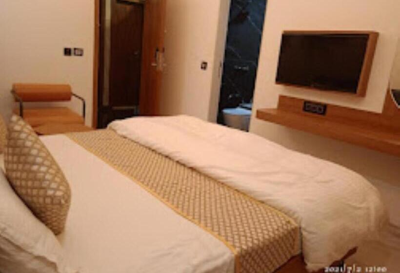 חדר דלוקס, Sammati Gobhalaj