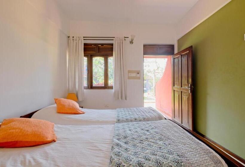 标准间, Skylark Resort