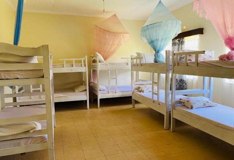 اتاق خانوادگی, Lisa Place Milimani