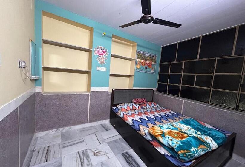 اتاق اکونومی, Moon Night Guest House