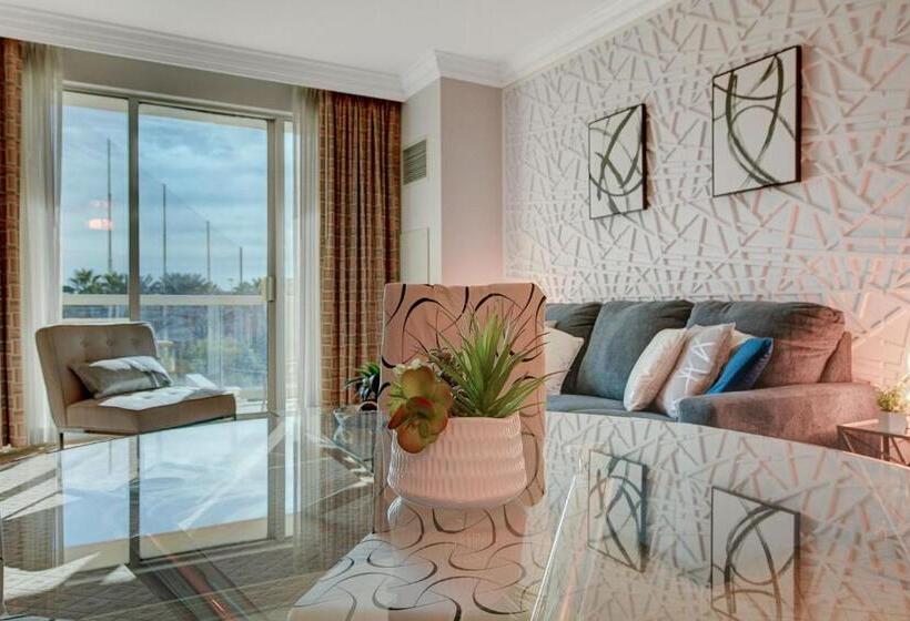 سوئیت با بالکن, Serenity Suite At Mgm Signature