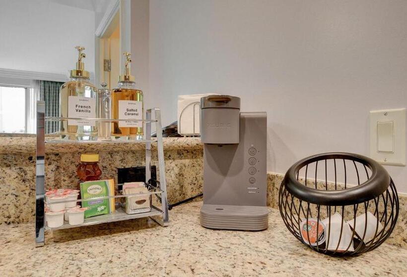 سوئیت با بالکن, Serenity Suite At Mgm Signature