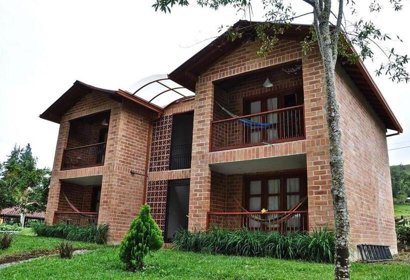 סוויטה, Posada Turística Avalon