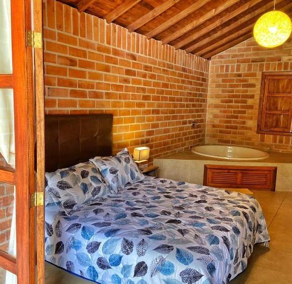 סוויטה, Posada Turística Avalon