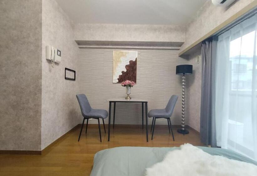 Apartament 1 Dormitori amb Balcó, B25新宿最中心 新宿站10分 Shinjuku Center 10 Mins To Station, Max 4 直达新宿 涉谷 表参道 池袋 上野 代代木 银座 原宿