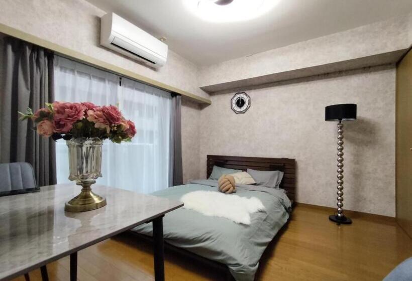 Apartament 1 Dormitori amb Balcó, B25新宿最中心 新宿站10分 Shinjuku Center 10 Mins To Station, Max 4 直达新宿 涉谷 表参道 池袋 上野 代代木 银座 原宿