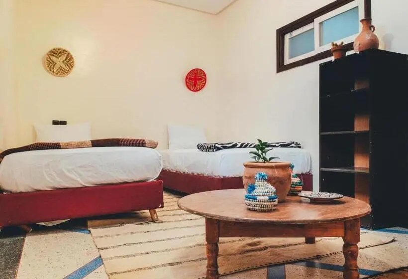 ルームシェアのワンベッド, Chill Surfer Hostel