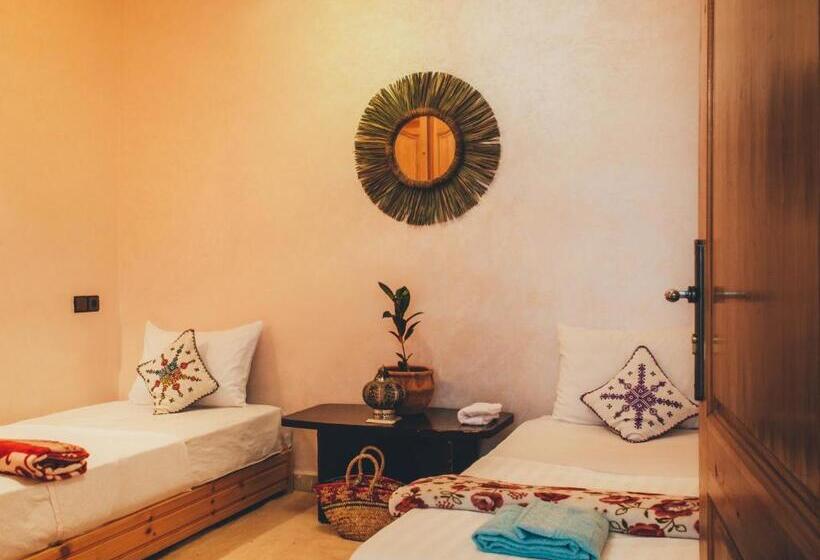 Camera Standard, Chill Surfer Hostel