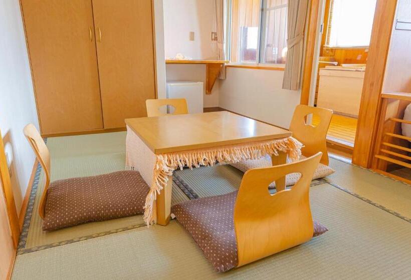 スタンダード4人部屋, Funny Inn