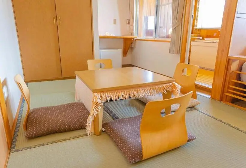 スタンダード4人部屋, Funny Inn