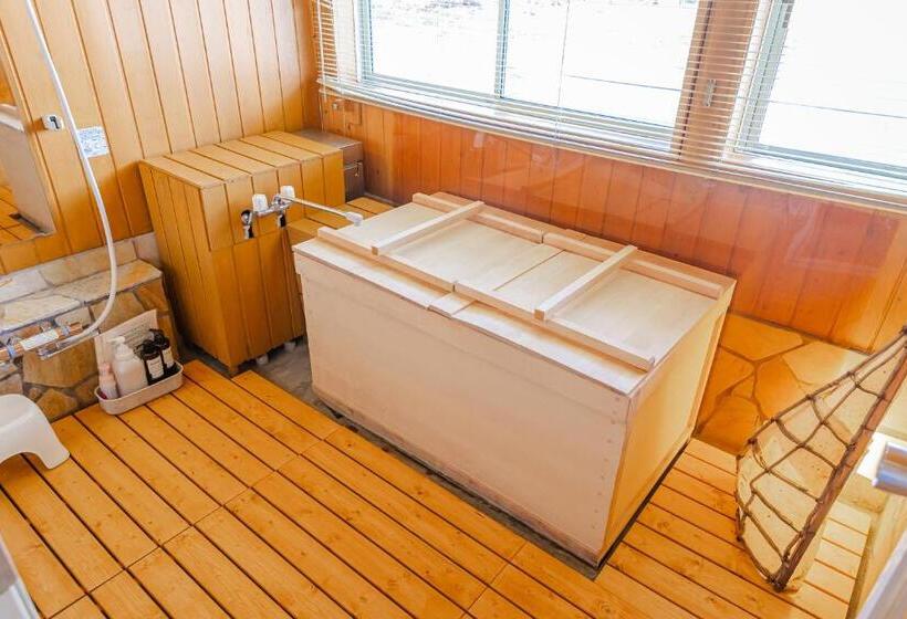 スタンダード4人部屋, Funny Inn