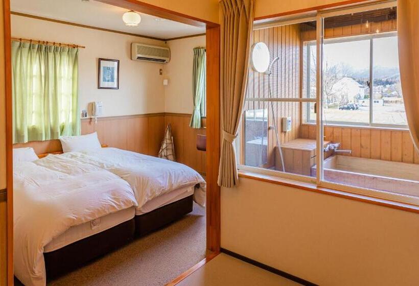 スタンダード4人部屋, Funny Inn