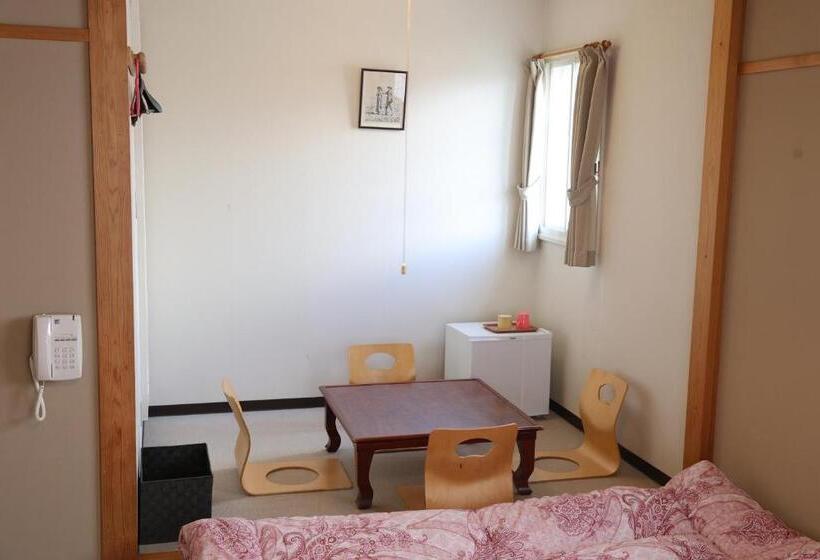 スタンダード4人部屋, Funny Inn