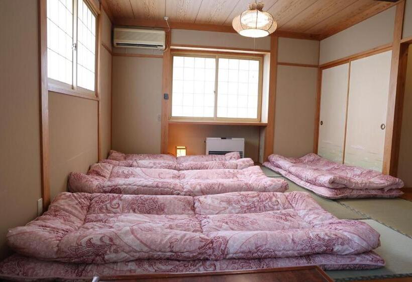 スタンダード4人部屋, Funny Inn