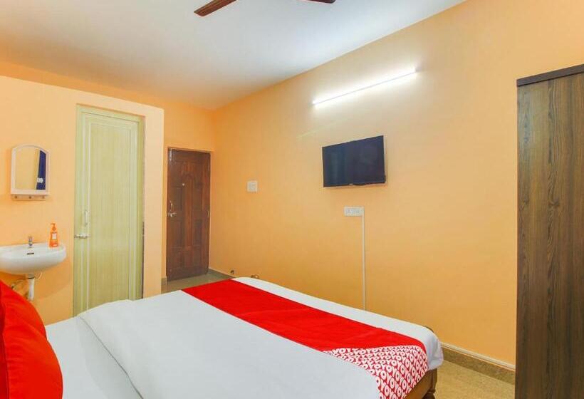 חדר קלאסי לשלושה, Oyo Jerry S Place