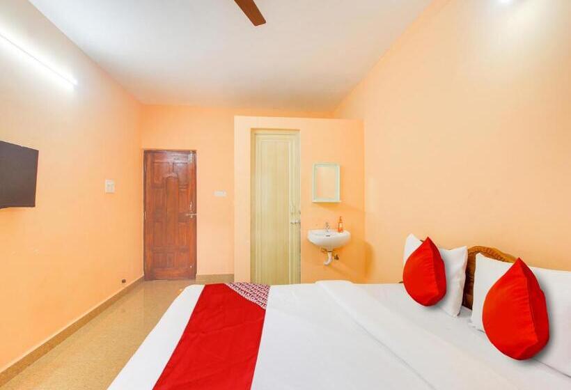 חדר קלאסי לשלושה, Oyo Jerry S Place