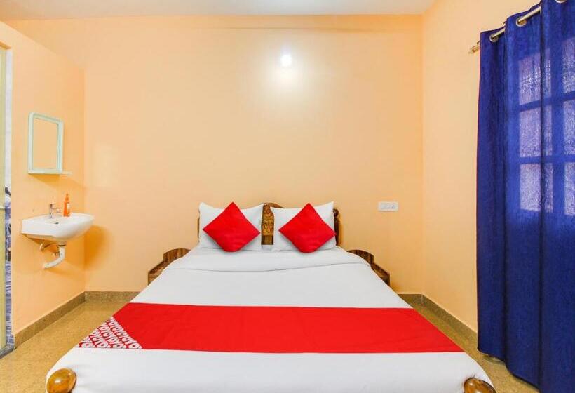 חדר קלאסי לשלושה, Oyo Jerry S Place