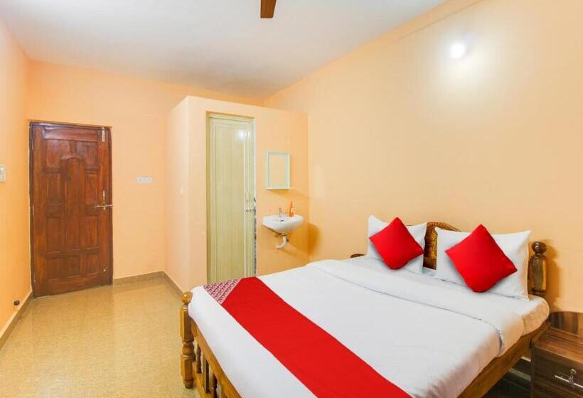 חדר קלאסי לשלושה, Oyo Jerry S Place