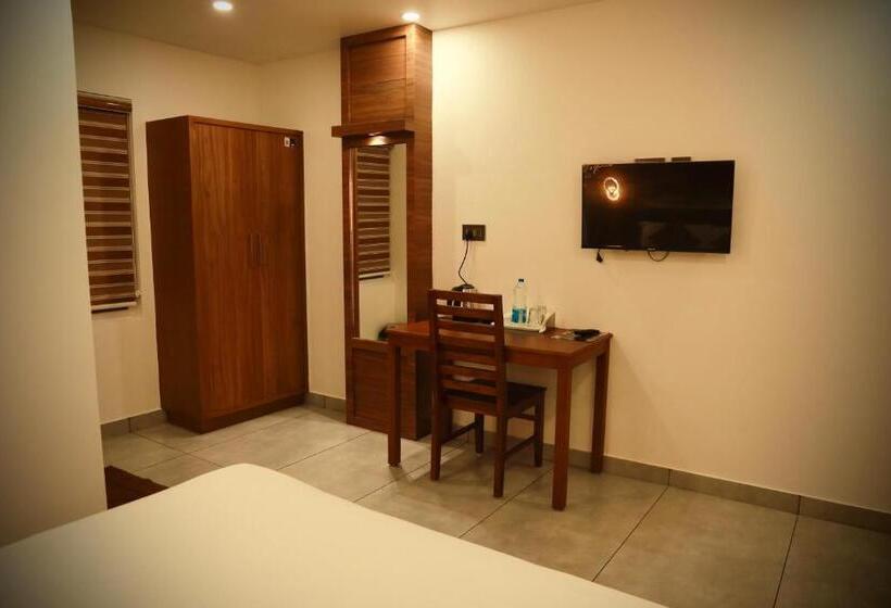 标准间, Silverstone Inn