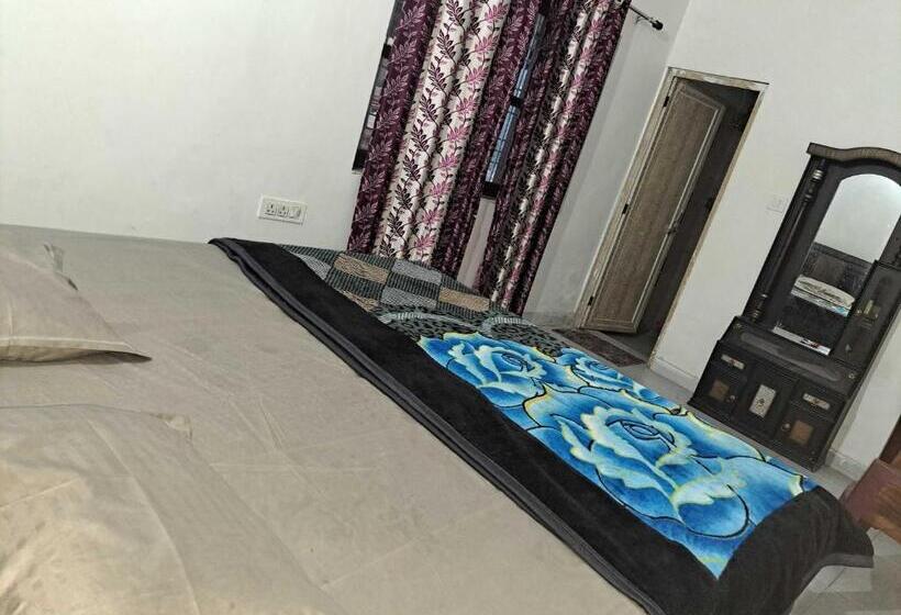 חדר קלאסי לשלושה, Spot On Maya Palace