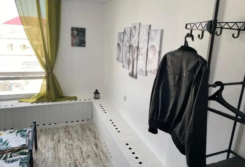 اتاق استاندارد سه نفره, Kosta Hostel