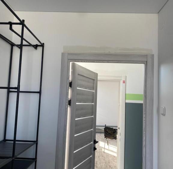اتاق استاندارد سه نفره, Kosta Hostel