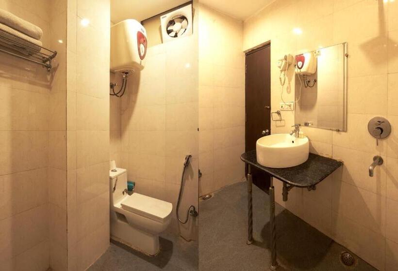 غرفة قياسية سرير كينج, Luxury Tashree Hotel At Airport