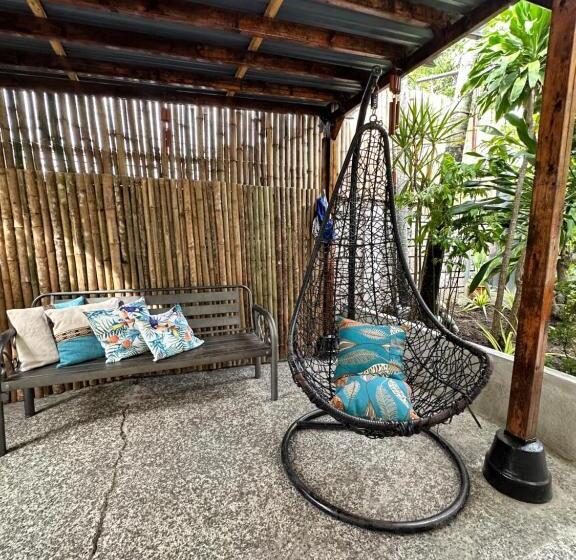 غرفة عائلية, Nappers Hostel