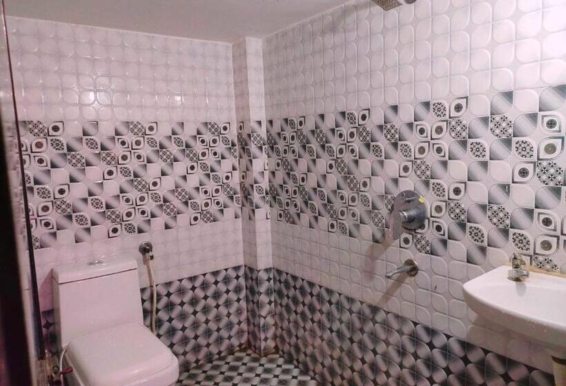 Pokój Trzyosobowy Klasyczny, Oyo Hotel Mayansh