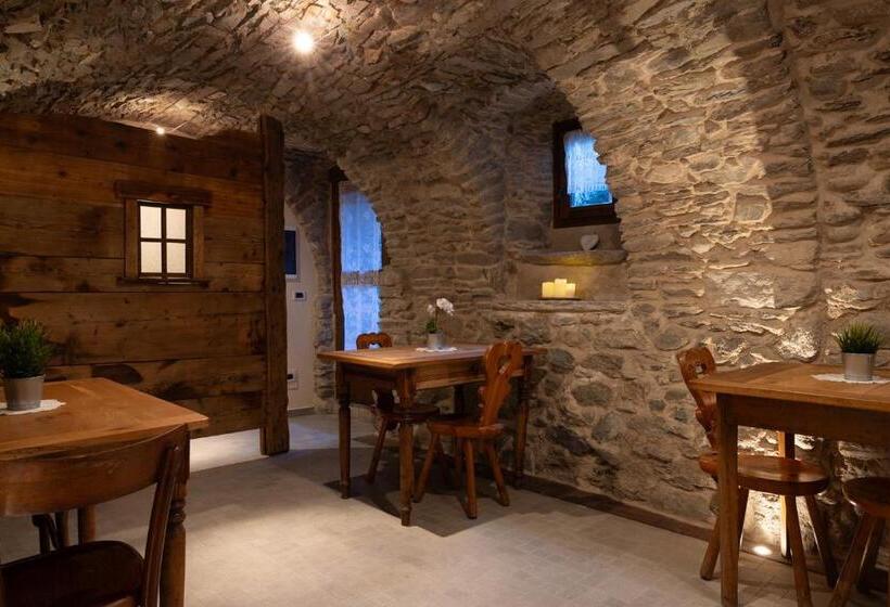 اتاق استاندارد سه نفره, Chalet D Aoste