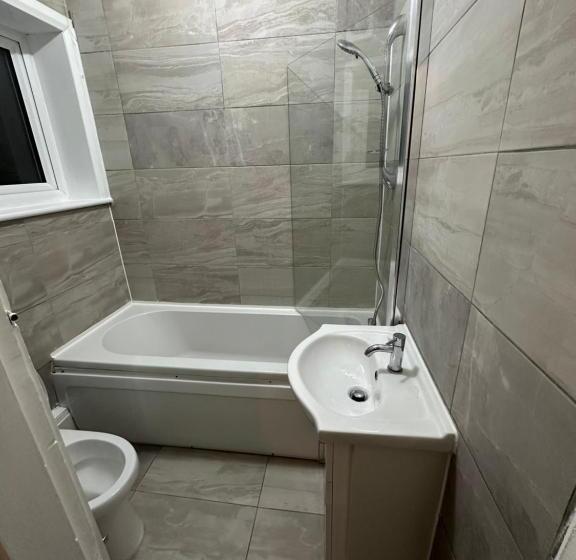 غرفة قياسية, Double Room With Free Wifi Keedonwood Road