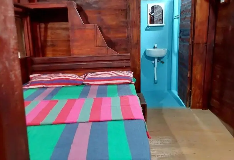 庭の見えるスタンダードトリプルルーム, Ulpatha Eco Lodge